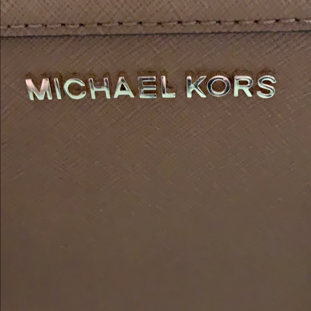 Michael Kors Handbag BEAUTIFUL!! - Picture 3 of 8
